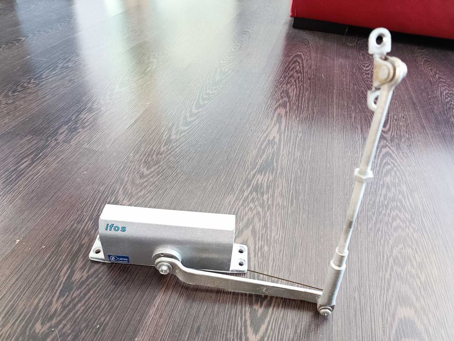 Mola hidráulica de fecho automático para porta