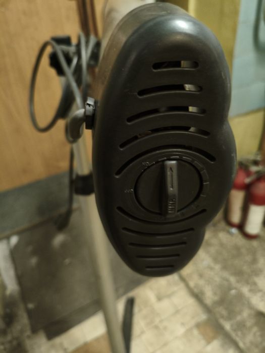 Обогреватель UFO 2300 вт с подставкой б у