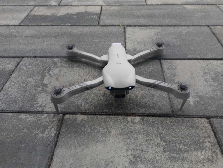 Dron 4DRC Vicky F10 + walizka + 2 akumulatory | Stan bardzo dobry