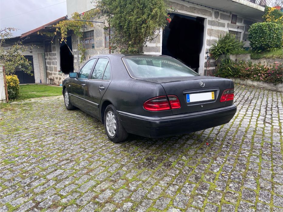 Mercedes-Benz E220 W210