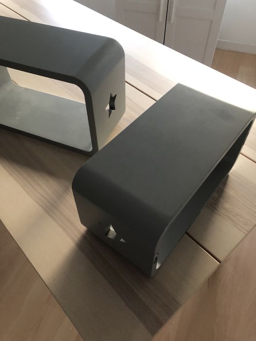 Prateleiras cinzentas claras