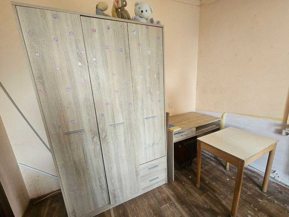 Шафа, комод, тумбочка, письомовий офісний стіл