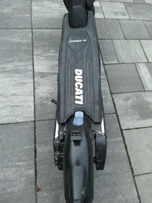 Hulajnoga elektryczna  ducati Pro 3