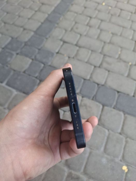 Продам Iphone 13