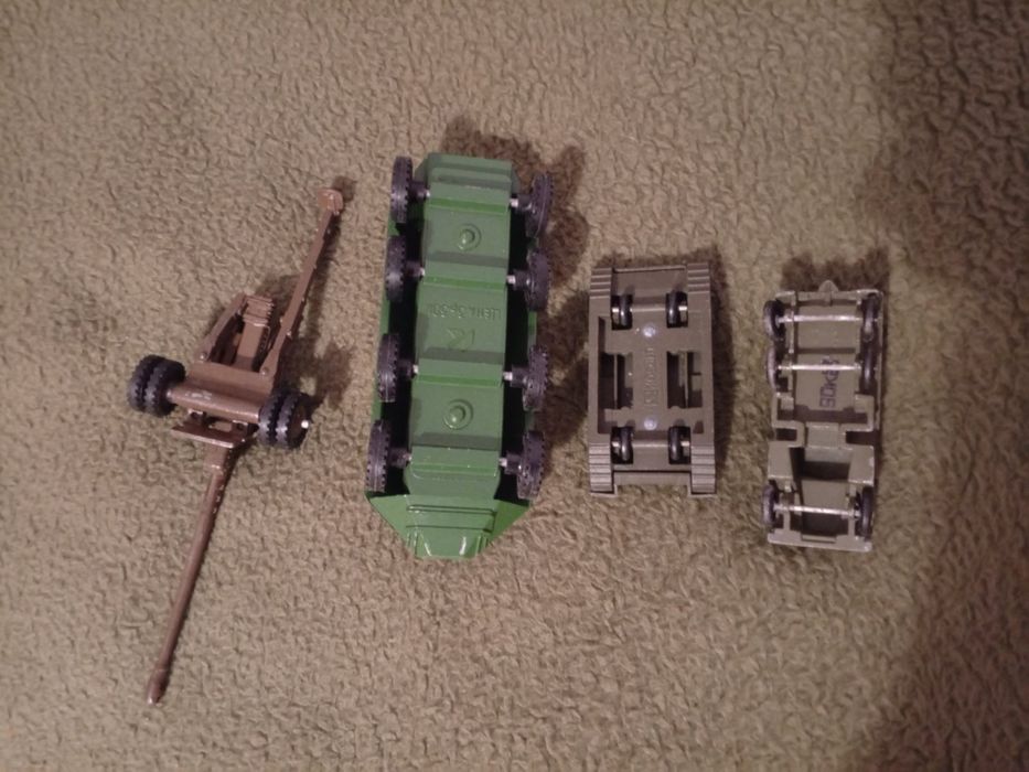 Старі машинки 1:43