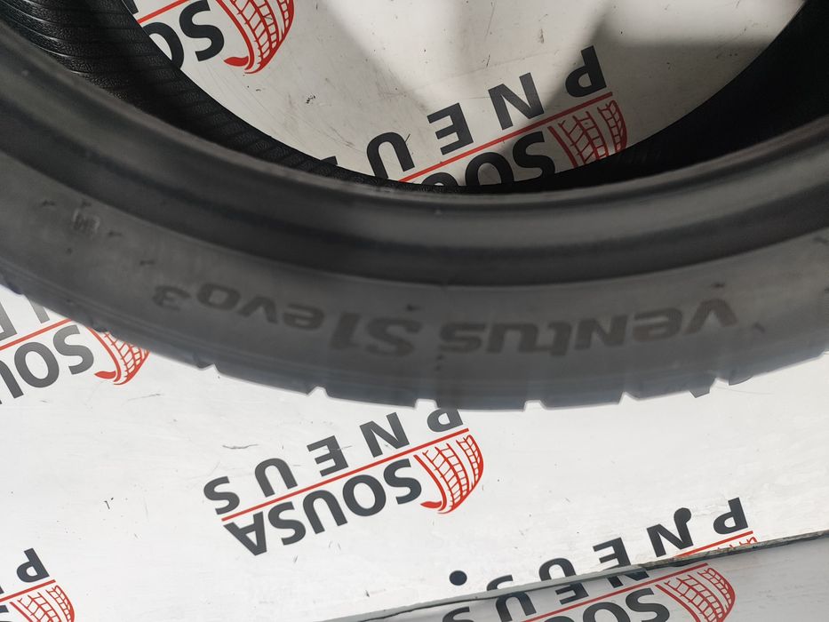 2 pneus semi novos 235-35R19 Hankook - Oferta dos Portes