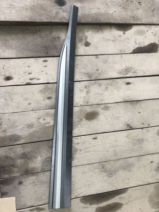 Hyundai Kona 2017-2021 молдинг дверей передній правий