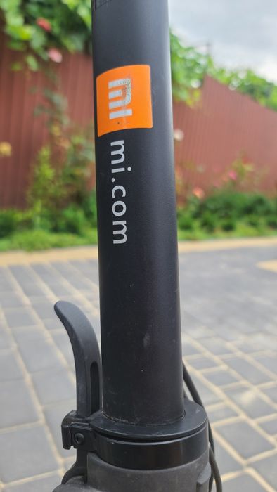 Продам  ОРИГІНАЛЬНИЙ Електросамокат Xiaomi Mi Electric Scooter Pro 2