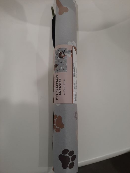 Tapete antiderrapante para animais cinza