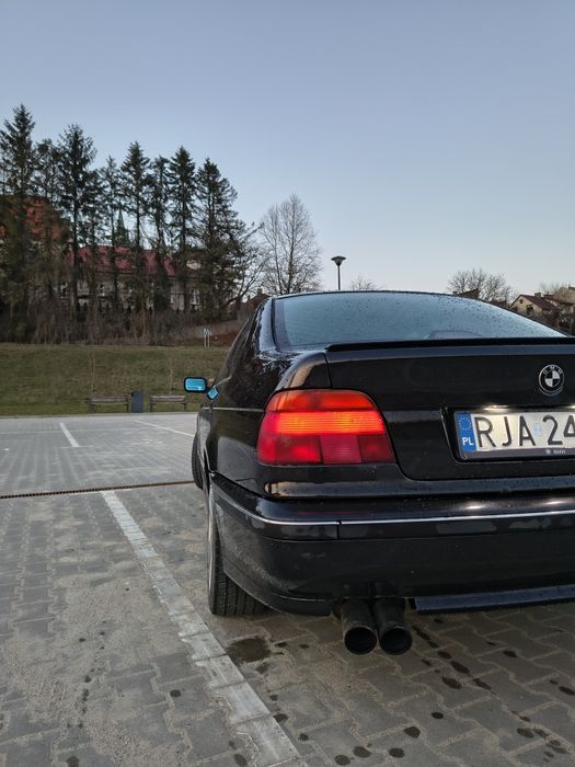 BMW E39 523i  Dużo nowych części  Jeździ bez problemu