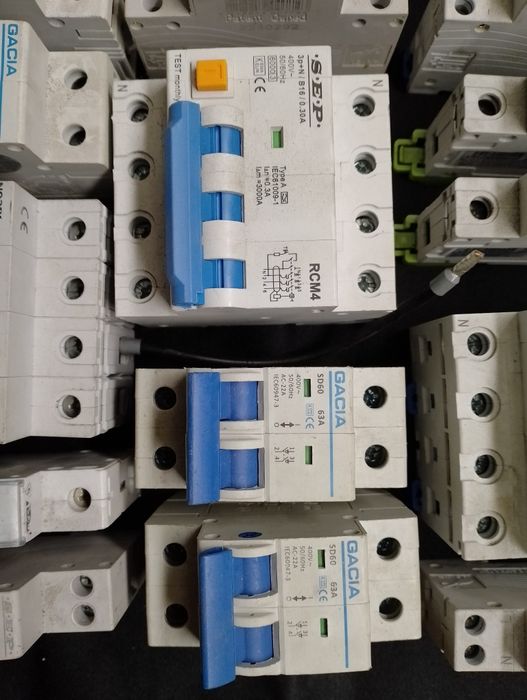 Bezpieczniki,przepięciówki,elektryka,budowa,remont,prąd,esy,Hager,sep