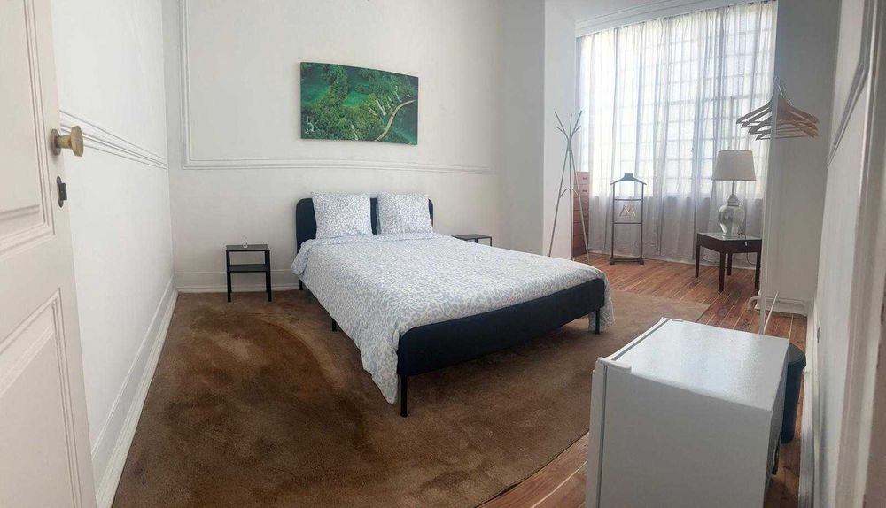 Quartos em excelente localização com despesas inclusas - 600~650 euros - Casais e Solteiros - Próximo ao metro e restaurantes