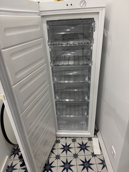 Морозильна камера Indesit