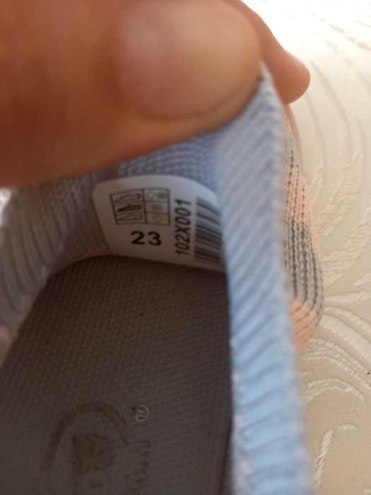 Adidaski rozmiar 23