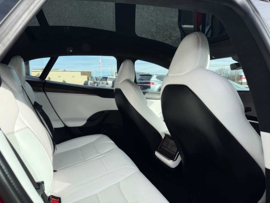 Tesla Model S      2022