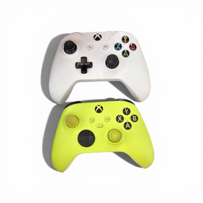 Xbox One S 500 GB + 2 pady + 3 gry