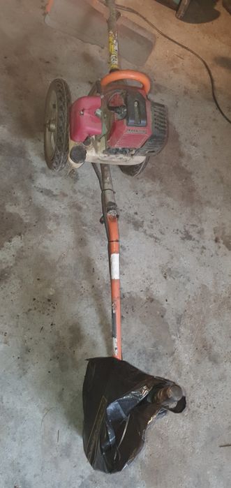 Roçadora Oleo Mac com rodas