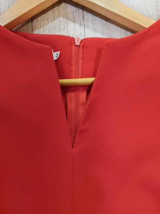 Czerwona sukienka 44