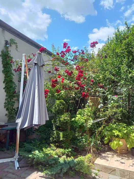 Продам двухэтажный дом с  ремонтом в Центре Слободки.