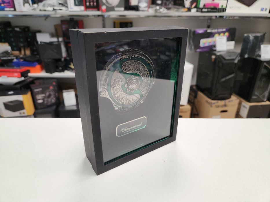 Dota 2 The International 2018 Aegis + DOTA 2 2019 Trophy Aegis Unikat