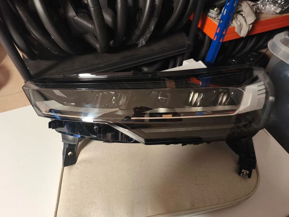 Farol esquerdo full Led Renault Captur novo