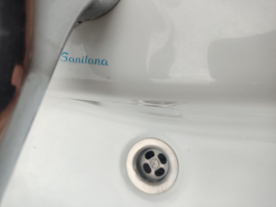 Bacia SANITADA e pedra