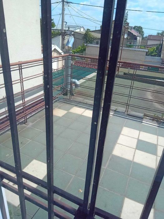 Продам двухэтажный дом с  ремонтом в Центре Слободки.