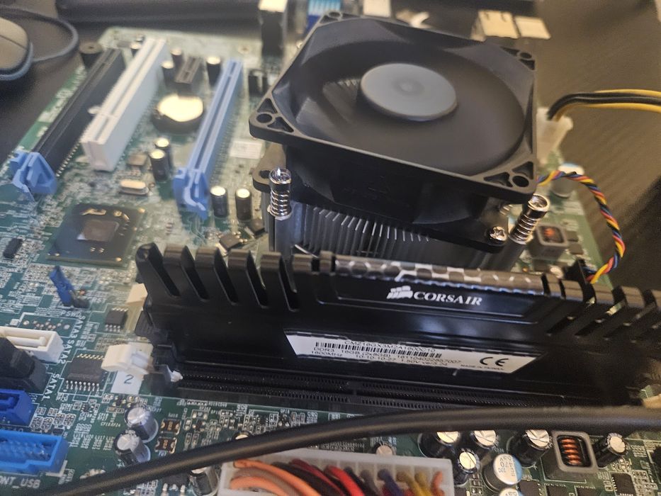 Оперативна пам'ять CORSAIR DDR 3 8 GB