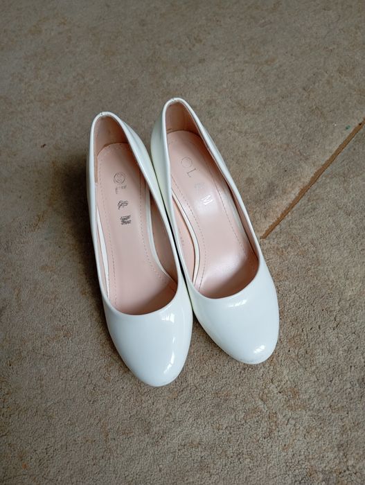 Туфлі молочні на каблуці