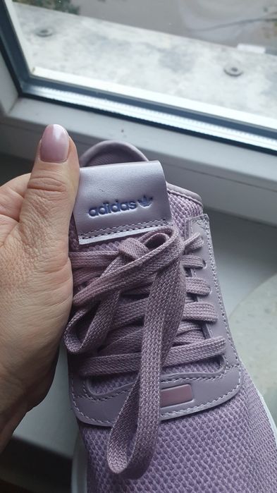 Buty sportowe Adiddas.