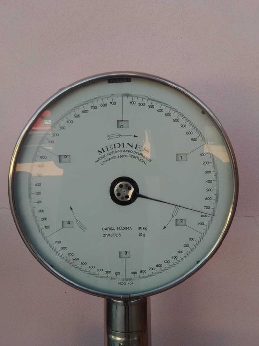 Medines Scale in Good Condition64739303053441123