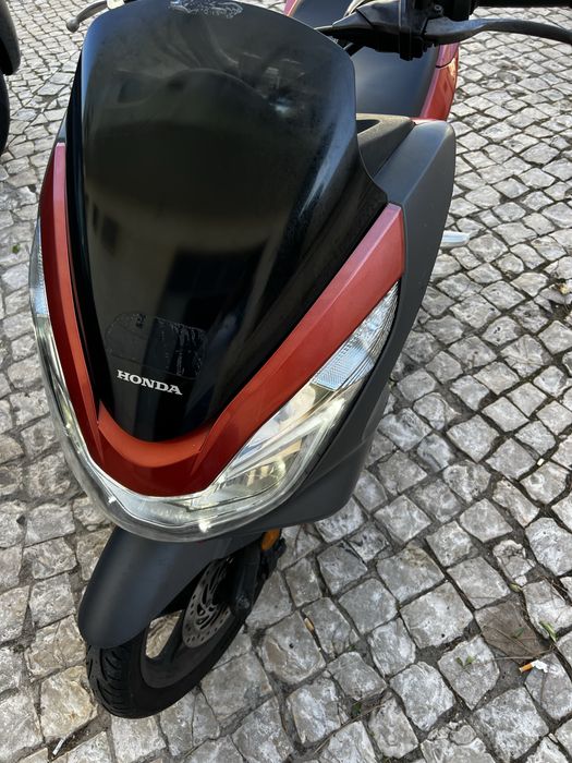 PCX HONDA 125cc vermelha