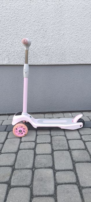 Hulajnoga trójkołowa Ricokids że światełkami