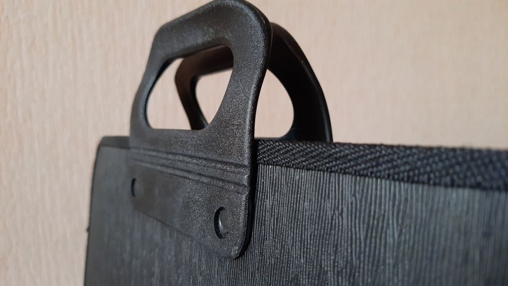 Портфель для документов. В наличии 2 шт..