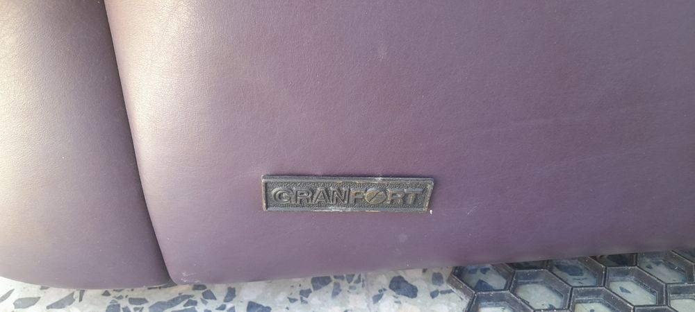 Sofá em pele genuína, roxo, da Granfort