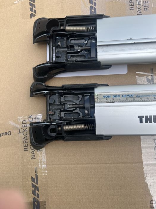 Thule WingBar Edge 958x na relingi Audi A4 B8