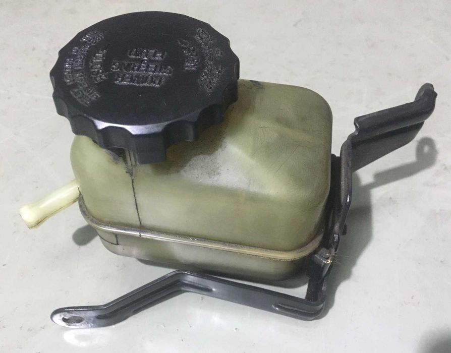 Peças de sobra de um restauro de um Toyota Corolla XLI 16V E10