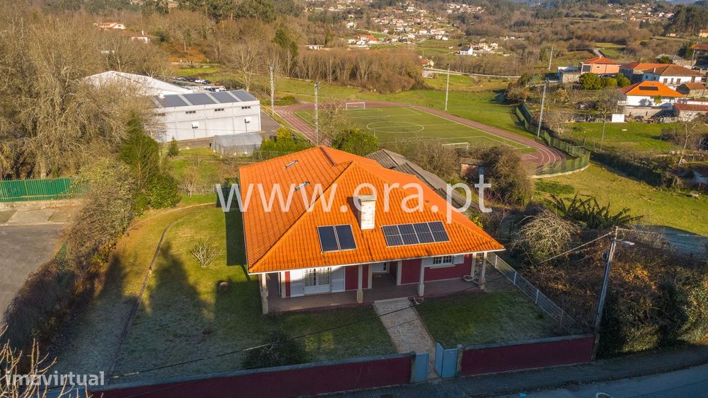 Moradia T4+1 Centro de Paredes de Coura