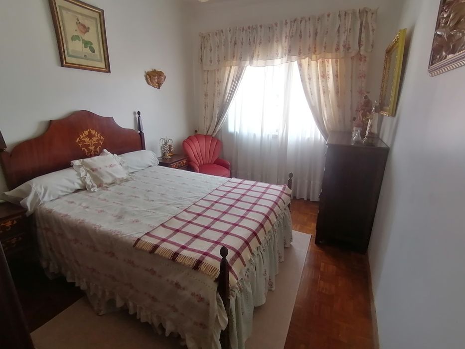 Alugo quarto professores ou outros profissionais deslocadas