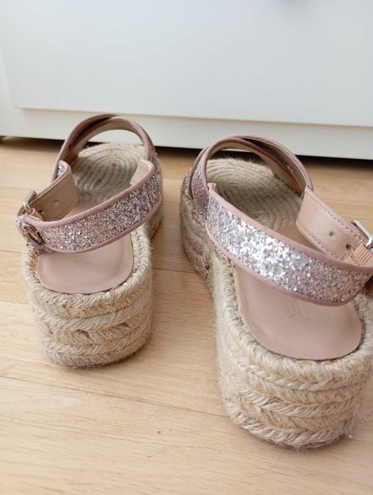 Sandálias preateadas glitter