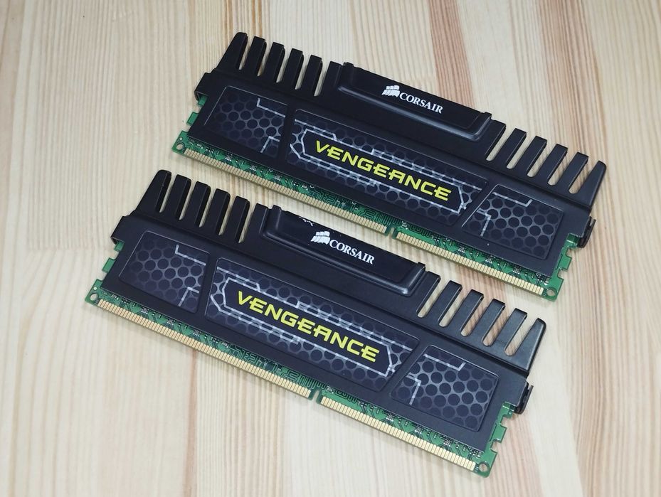 Оперативная память для ПК DDR3 Corsair Vengeance 2x4GB  Гарантия 1 год.