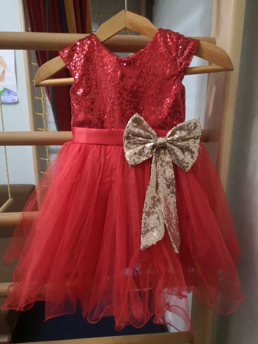 Святкова сукня на дівчинку