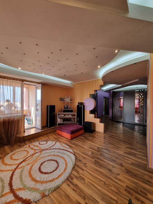 3комн квартира, Ахматовой 13, видовая, с мебелью