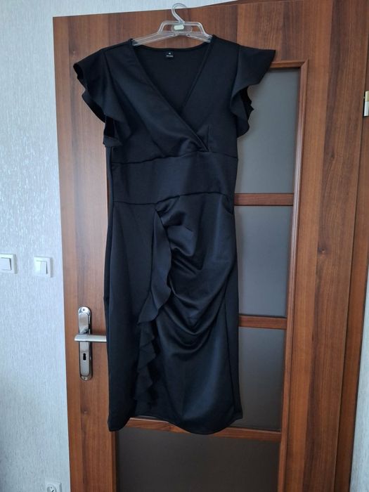 Sukienka czarna z falbankami