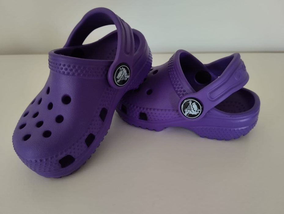 Crocs criança roxas