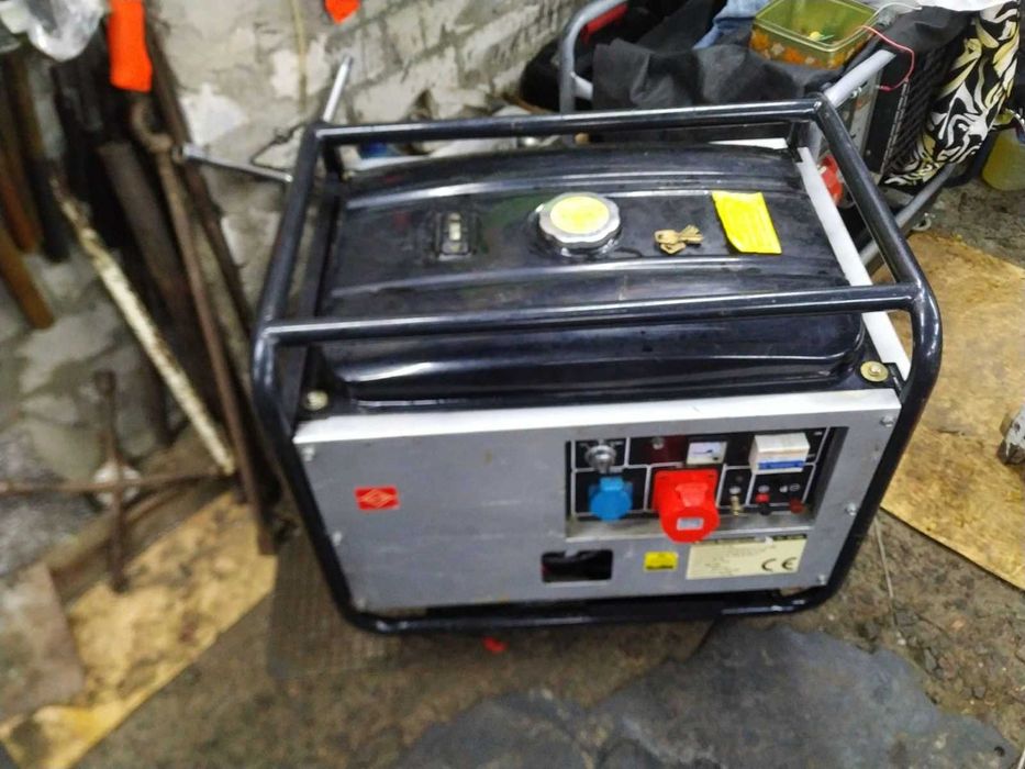 Продам генератор 6 кВт 3 фазы 220/380в