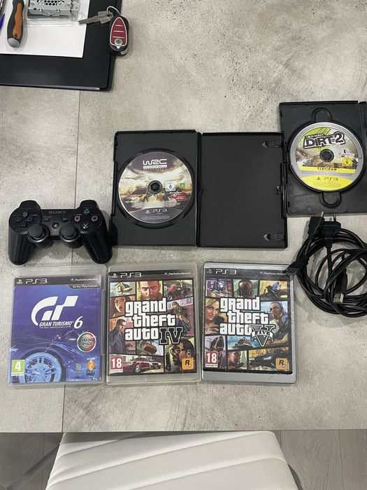 Ps3 com comando e jogos para reparacao