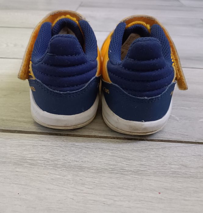 Buty na wf halówki 29 chłopięce piłka nożna na rzep