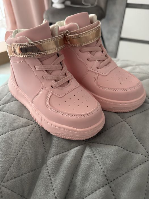 Легкі кросівки/хайтопи