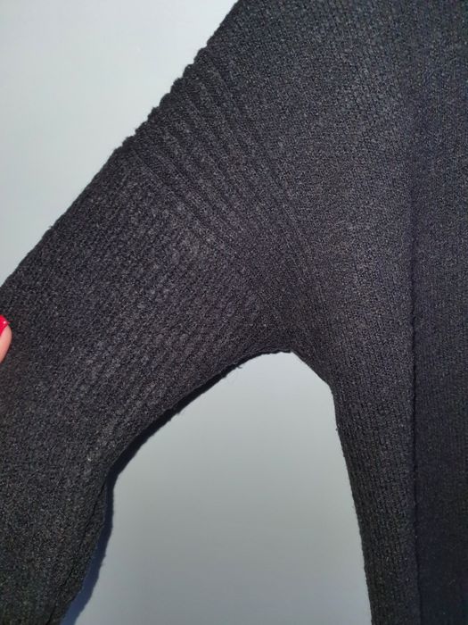 Ciemnoszary sweter